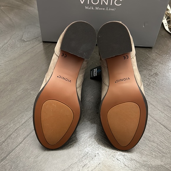 VIONIC SIENNA WATERPROOF ANKLE BOOT (WOMEN) - STONE NUBUCK - Picture 3 of 9